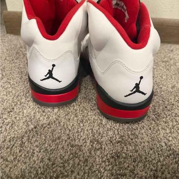 Air Jordan 5 Retro Fire Red - Black Tongue - Picture 5 of 6